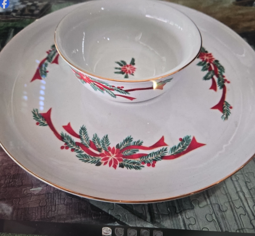 Holiday Poinsettia Ceramic Serving Bowl and Plate Set - White with Red and Green